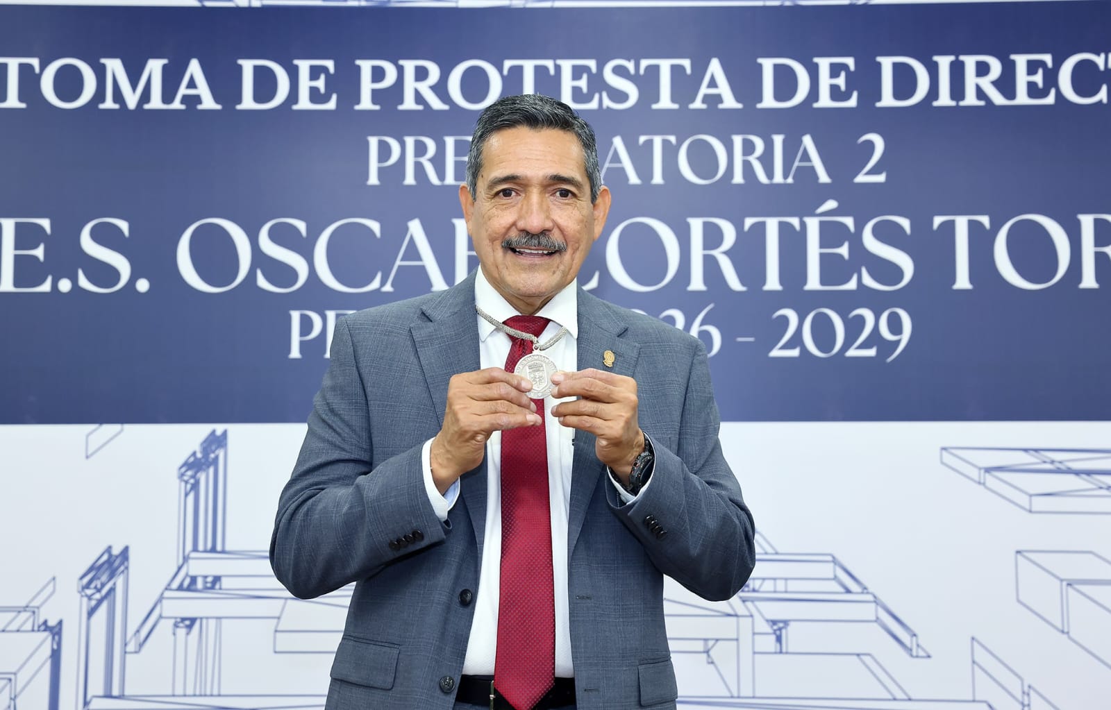 Oscar Cortés Torres es reelecto como director de la Preparatoria 2